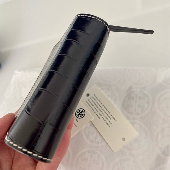 🌸NEW🌸❤️Tory Burch bifold wallet - Picture 3 of 9
